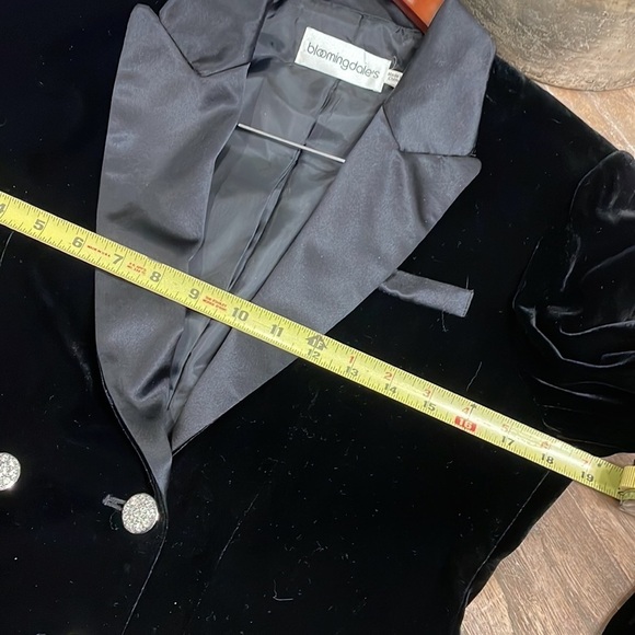Bloomingdale’s Black Velvet Tuxedo Jacket - Picture 12 of 14